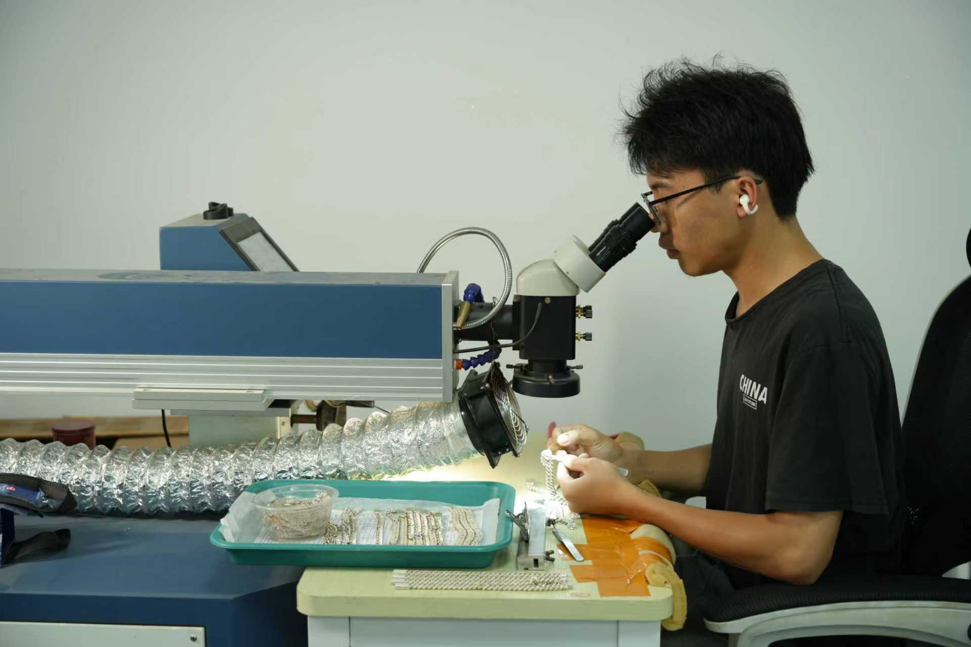 交付 &middot; 专属礼成